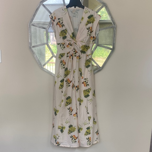 Dresses & Skirts - Floral Print Cream Dress
